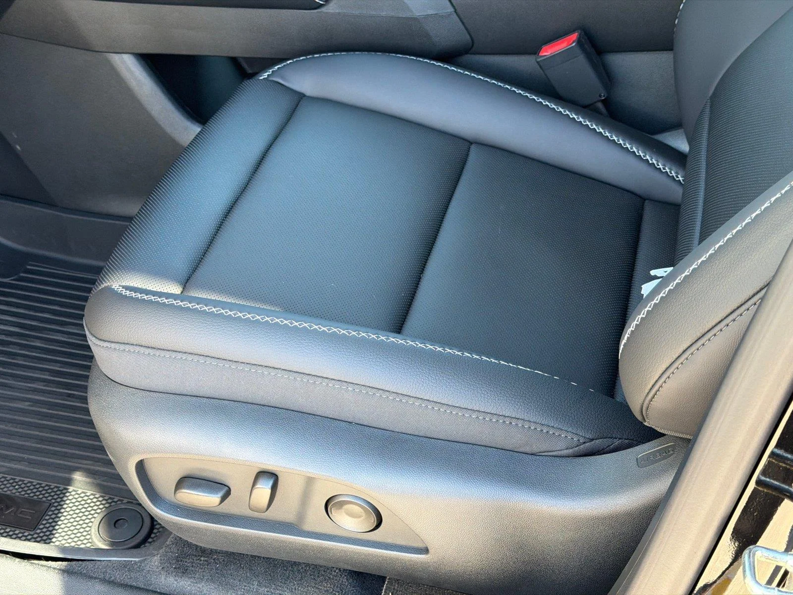 2027 GMC Terrain Denali - Photo 16