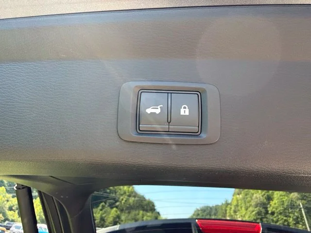 Used 2025  Mitsubishi SE image 24