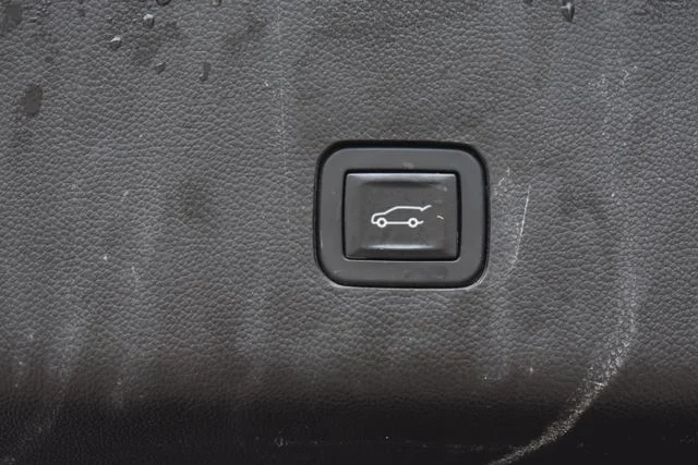 Used 2018 Black Chevrolet Premier image 19