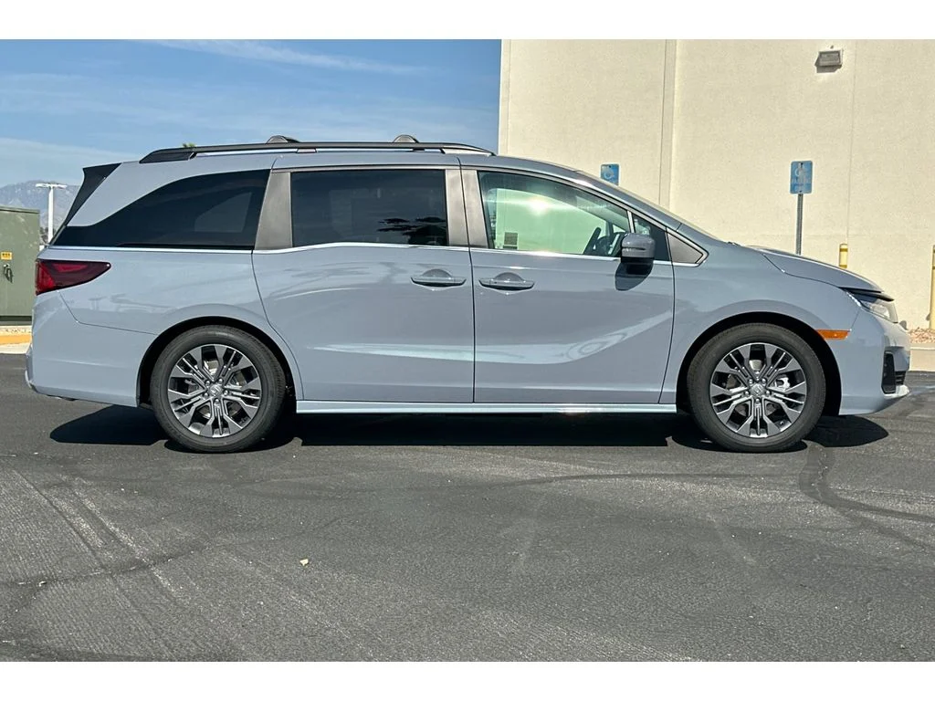 New 2026 Sonic Gray Pearl Honda Touring image 3