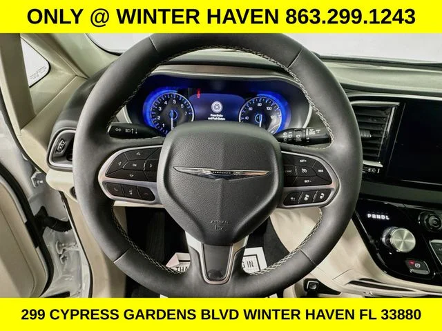 Used 2024 White Chrysler Touring L image 11