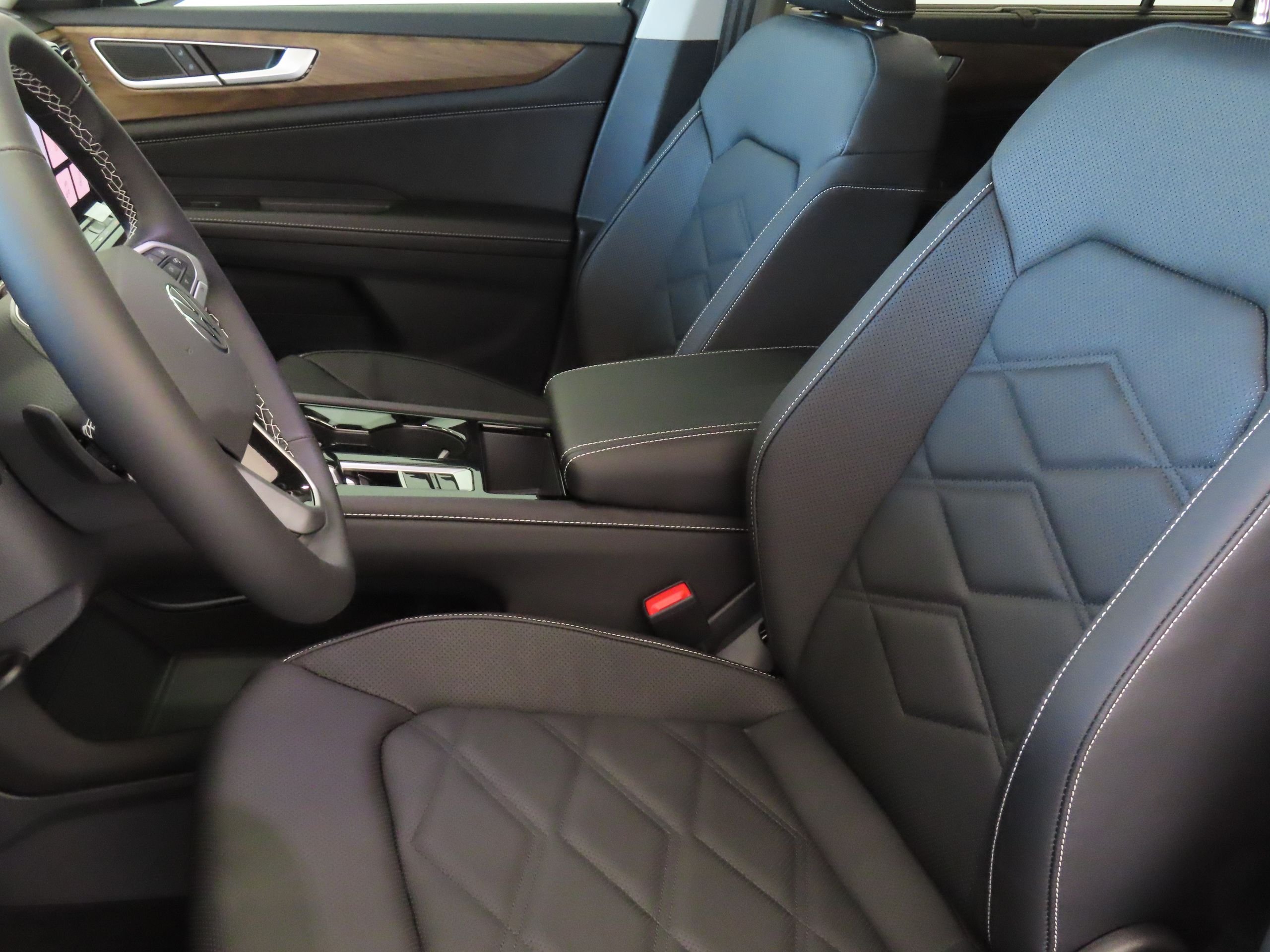 New 2026 Black Volkswagen 2.0T SE w/Technology image 11