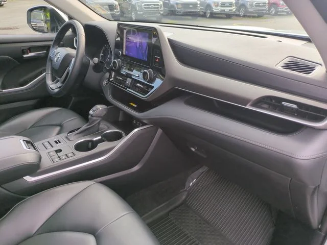 Used 2023 Beige Toyota XLE image 36