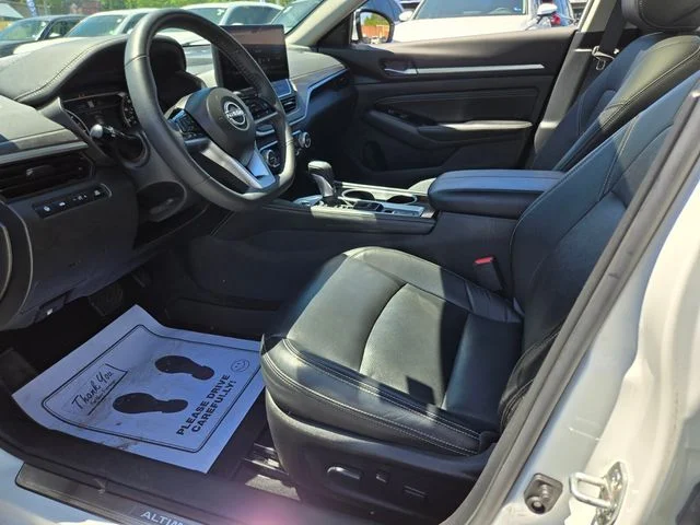 Used 2023 White Nissan 2.5 SL image 11