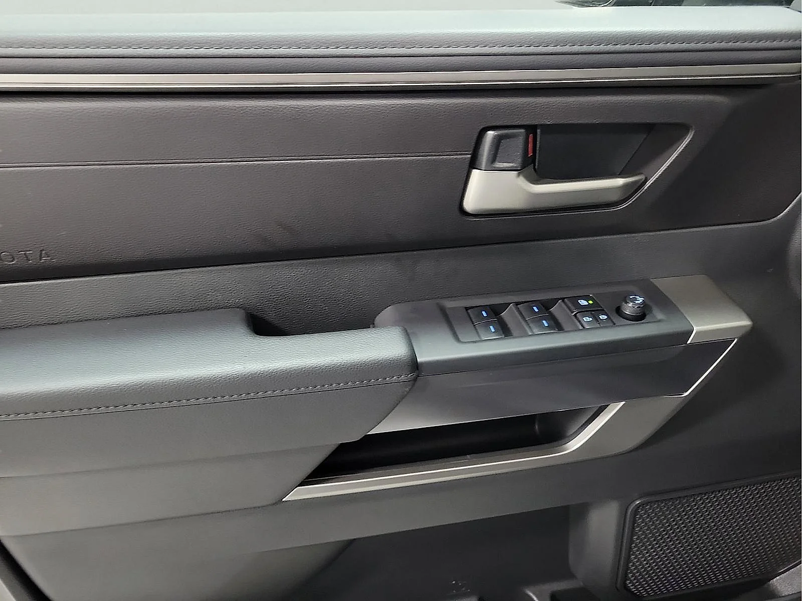Used 2024 METALLIC GRAY Toyota SR5 image 13