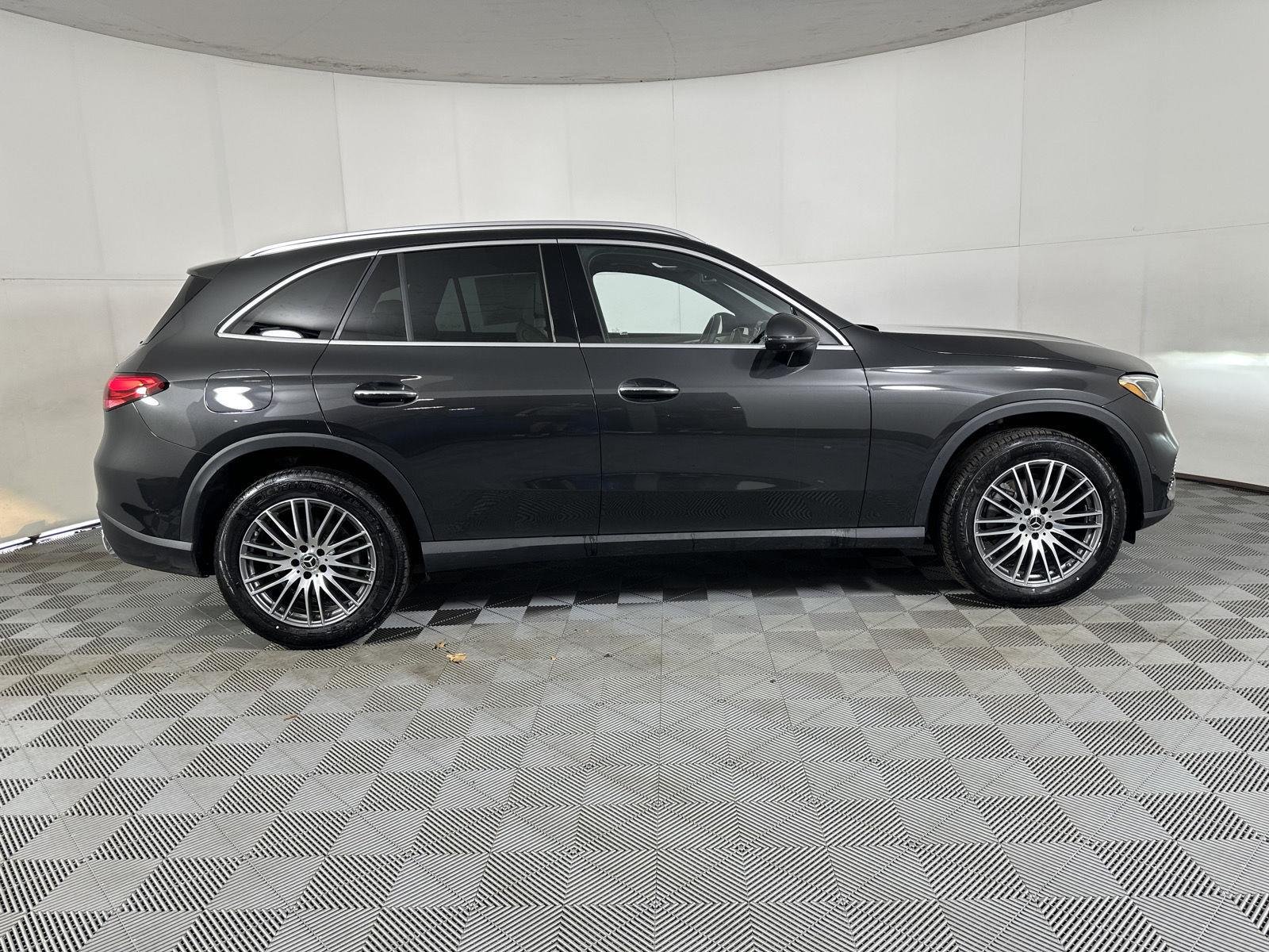 Used 2026  Mercedes-Benz GLC 300 image 27