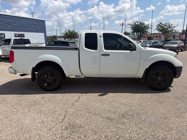 Used 2019 Glacier White Nissan S image 6