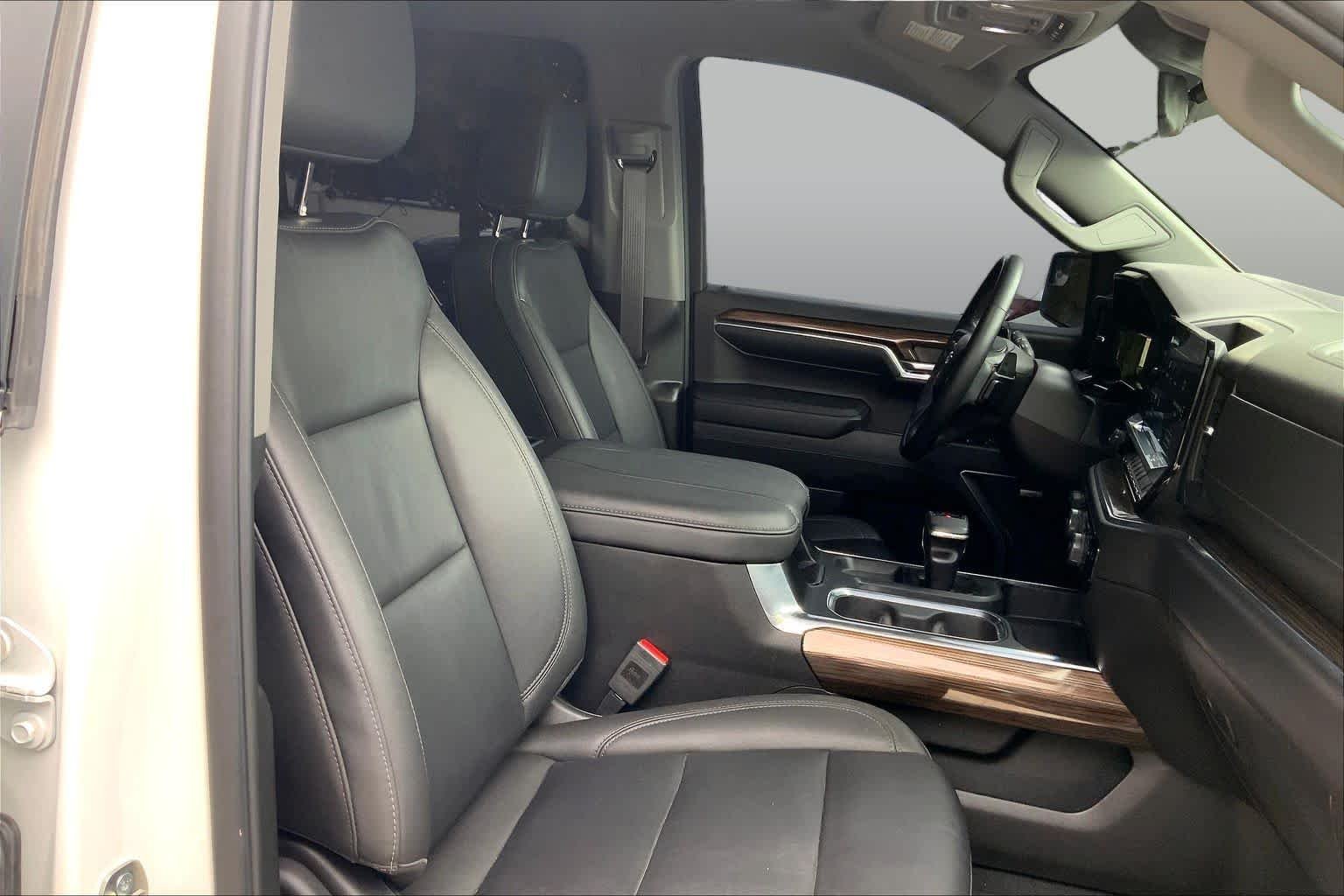 Used 2024 Summit White Chevrolet RST image 9