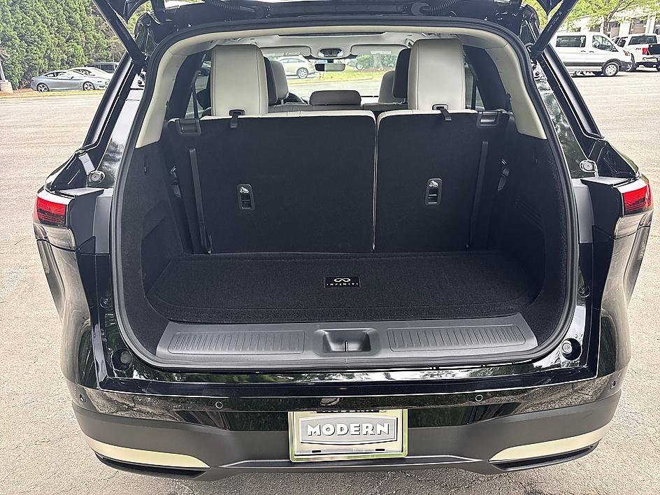 New 2027 MINERAL BLACK INFINITI LUXE image 24