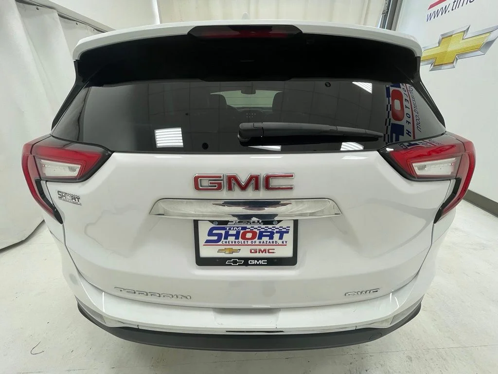 Used 2022 White GMC SLT image 6
