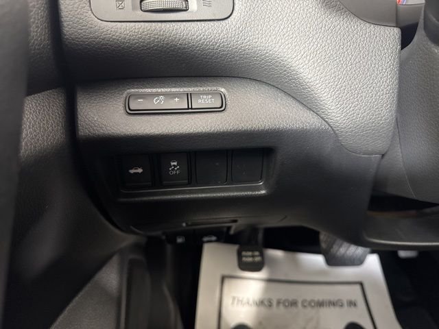 Used 2017 Red Nissan 2.5 SR image 18