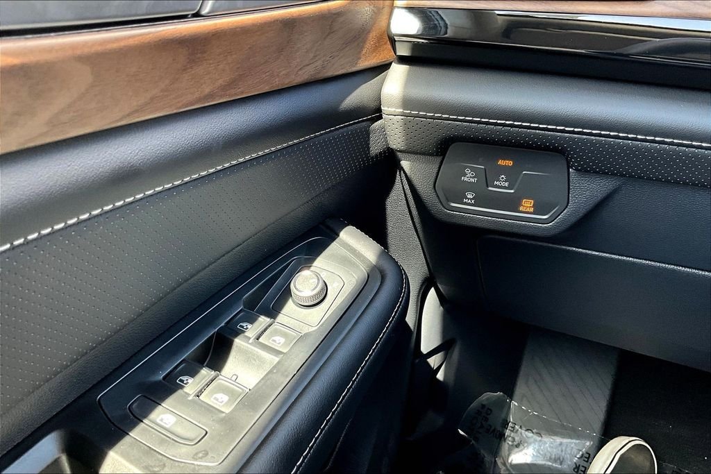 2026 Volkswagen Atlas SE w/Tech - Photo 16
