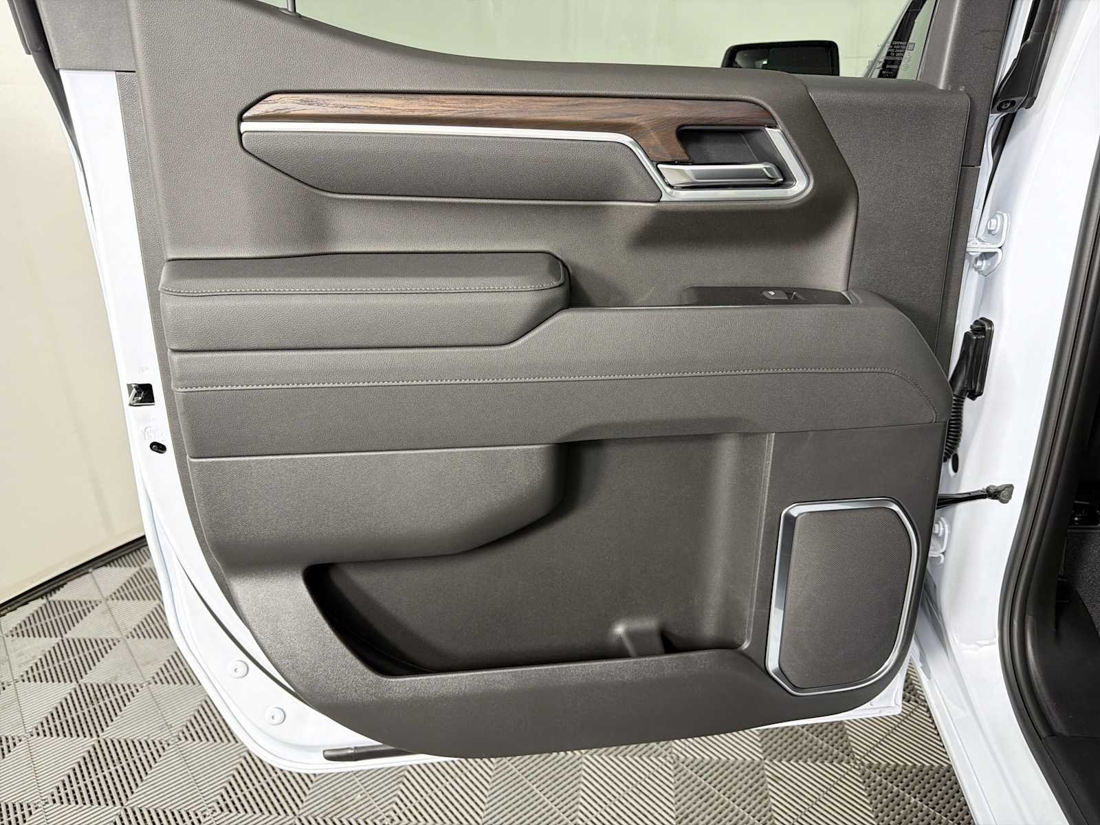 2026 GMC Sierra 1500 SLT - Photo 19