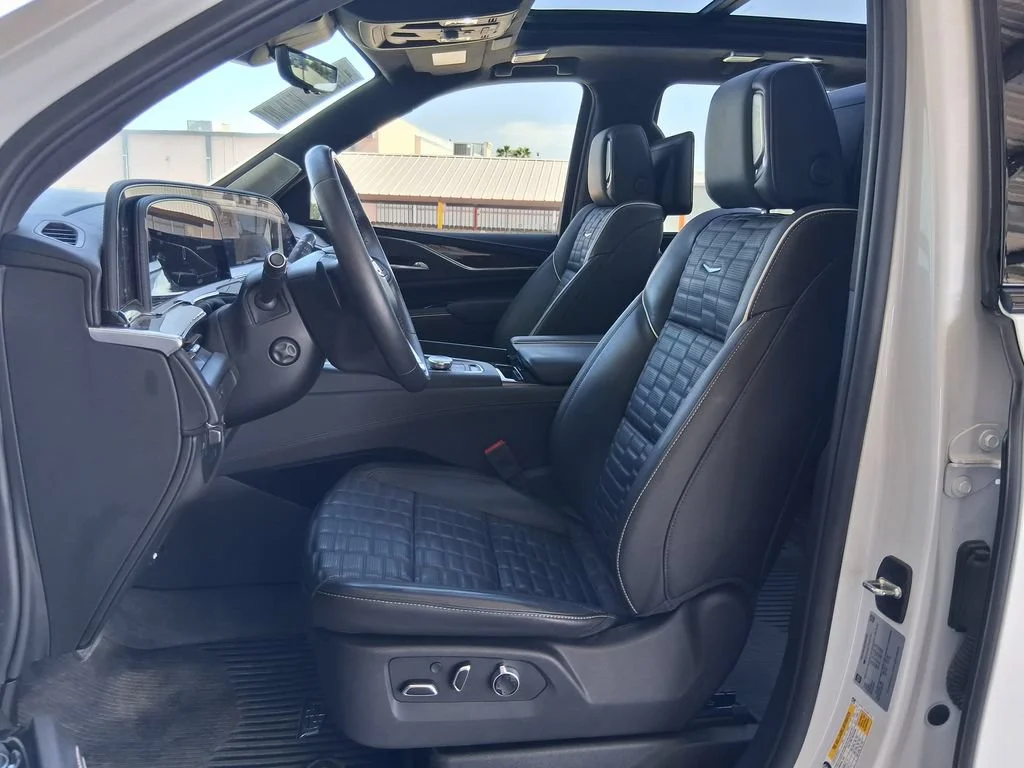 Used 2024 Crystal White Tricoat Cadillac Sport Platinum image 19