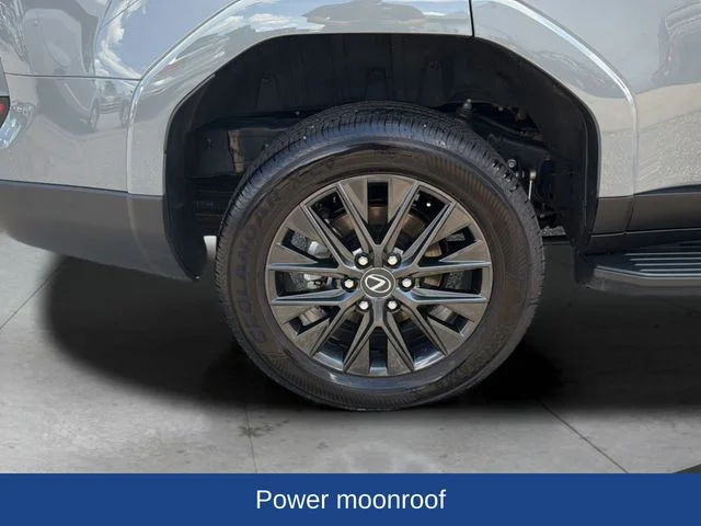 Used 2024  Lexus 550 Premium image 32