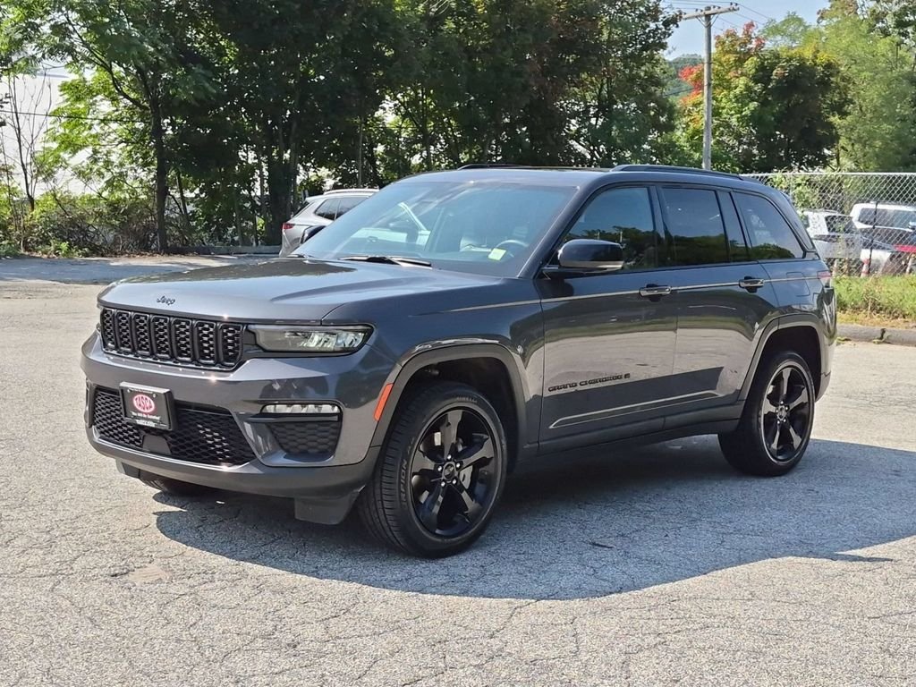 Used 2025 Gray Jeep Limited image 10