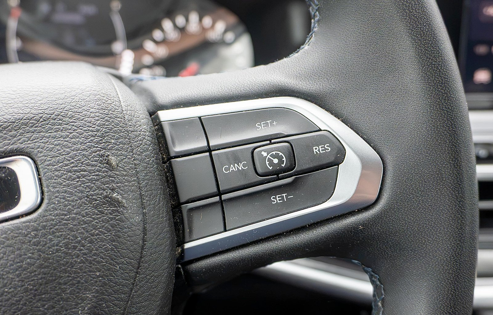 Used 2022 Laser Blue Pearlcoat Jeep Latitude 4x4 image 21