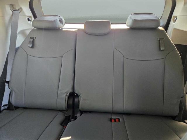 2024 Toyota Sienna Limited - Photo 12