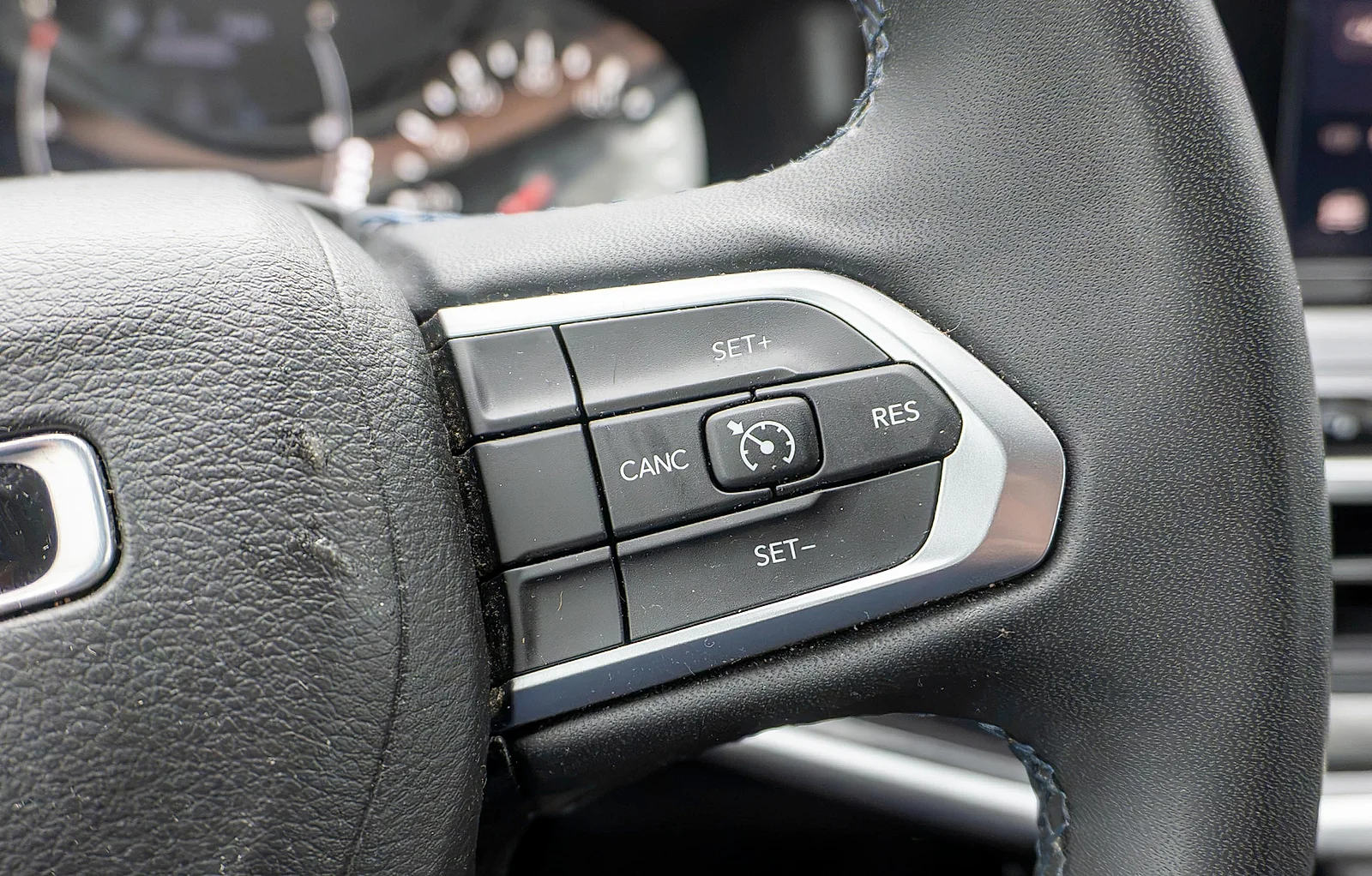 Used 2022 Laser Blue Pearlcoat Jeep Latitude 4x4 image 21
