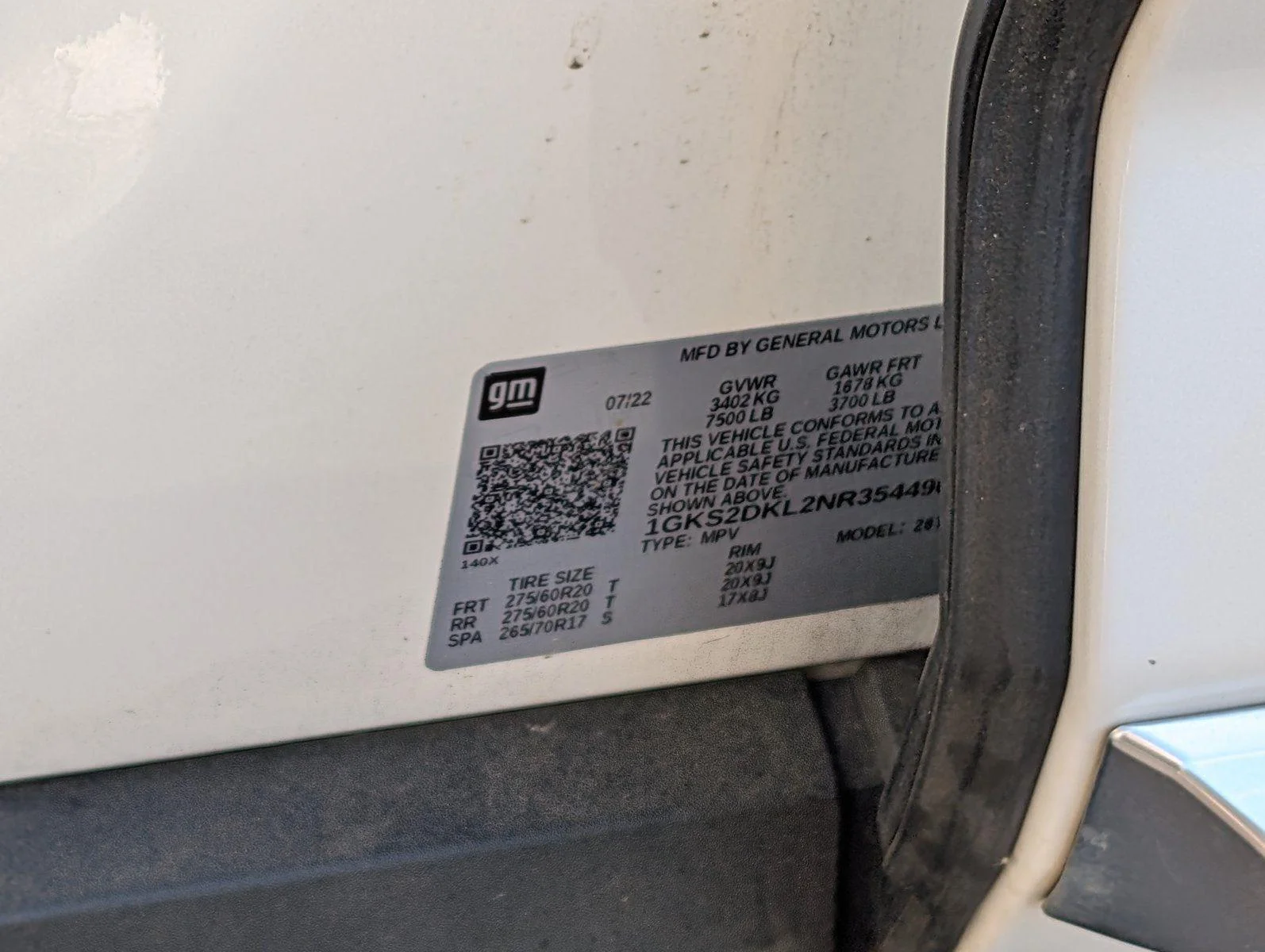 Used 2022 White Frost Tricoat GMC Denali image 12