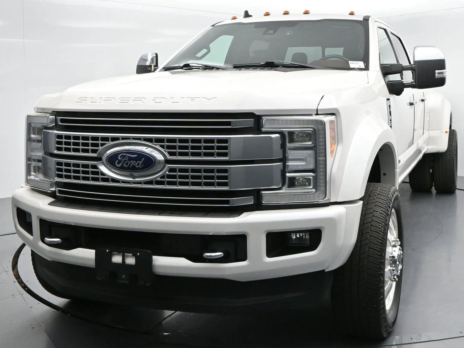 Used 2019 White Platinum Metallic Tri-Coat Ford Platinum image 3