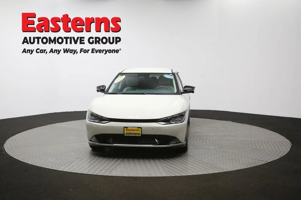 Used 2022 White Kia Wind image 55