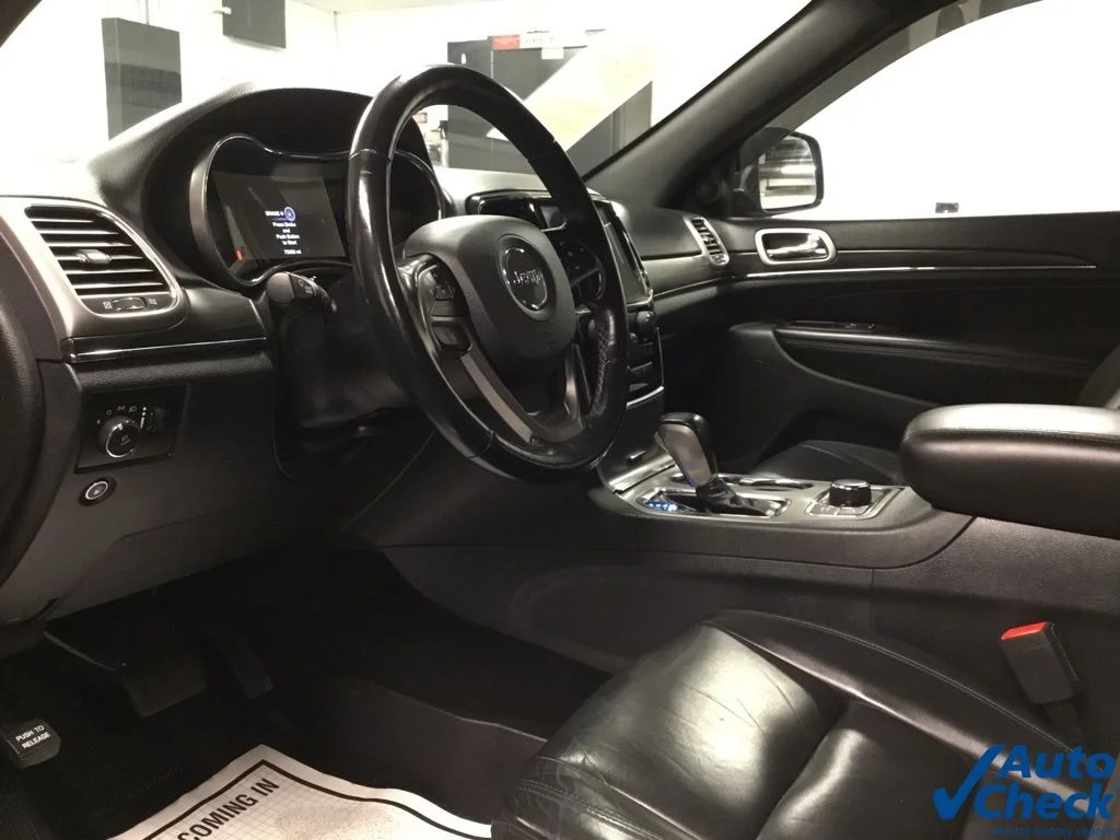 Used 2020 Gray Jeep Limited image 24