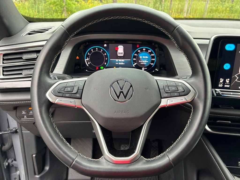 Used 2024  Volkswagen 2.0T SE w/Technology image 29