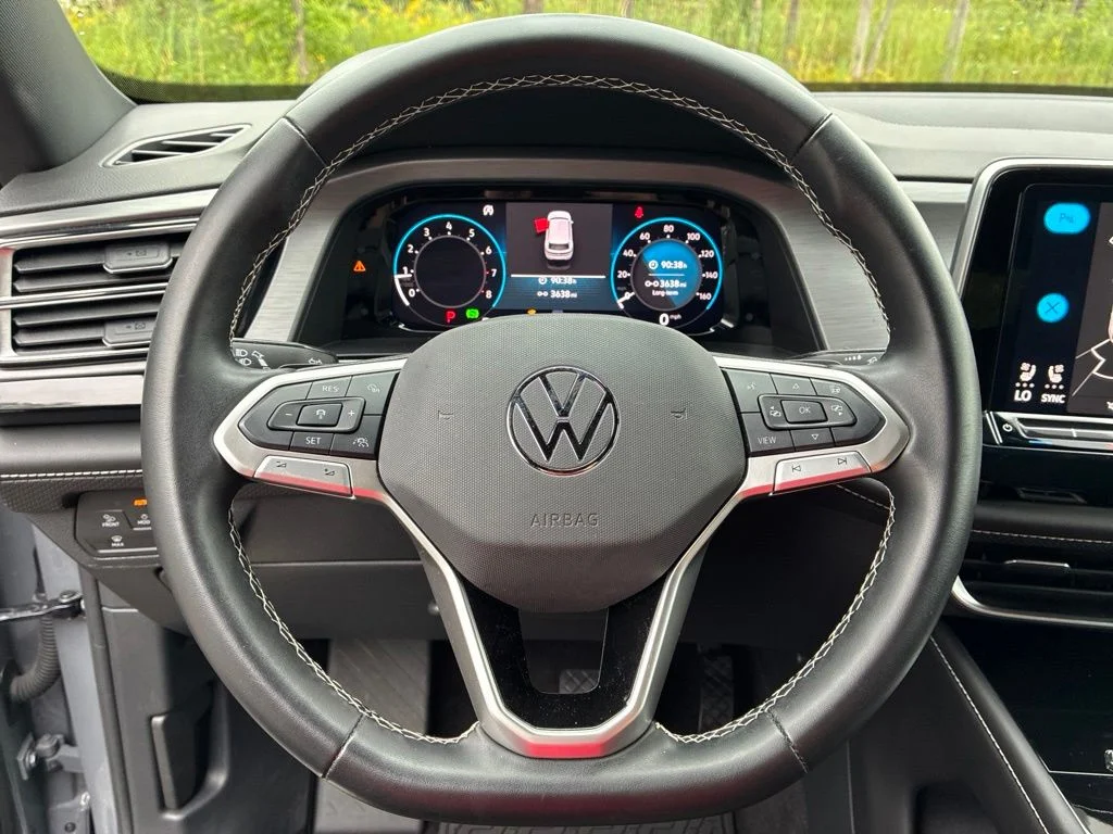 Used 2024  Volkswagen 2.0T SE w/Technology image 29