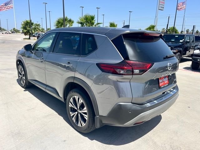 Used 2021 Gray Nissan SV image 3