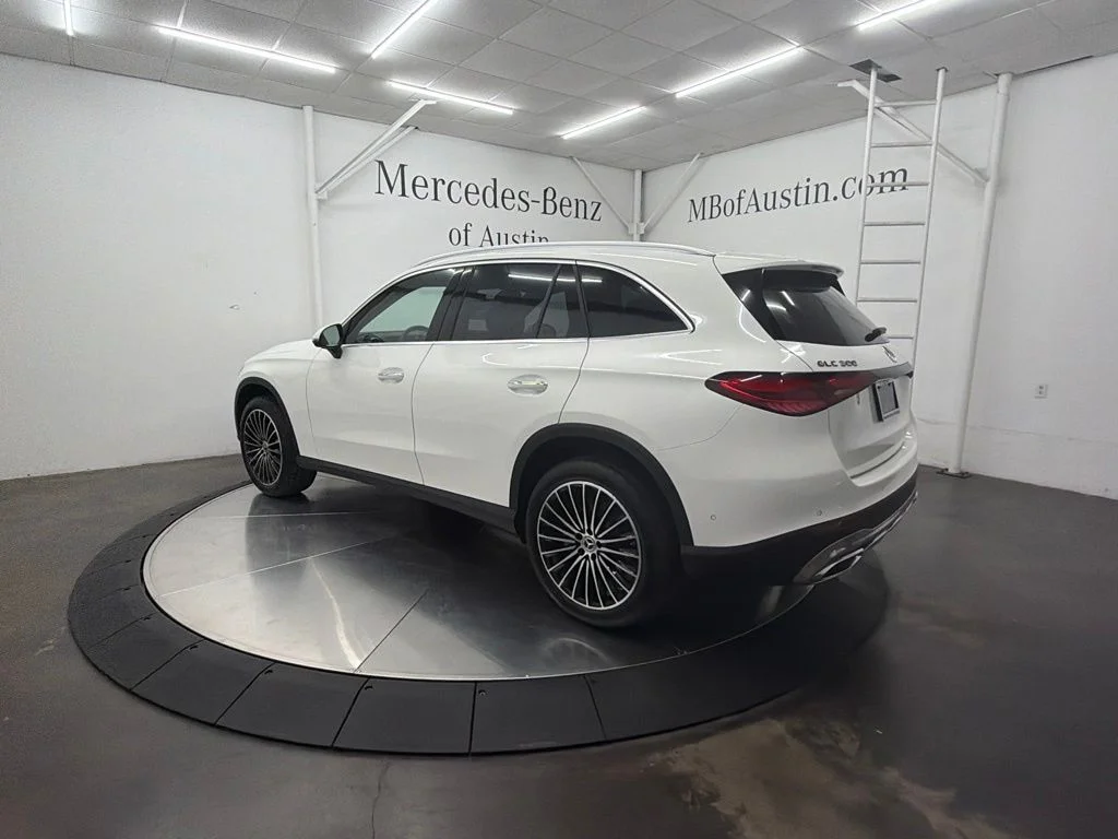 New 2027 White Mercedes-Benz GLC 300 image 5