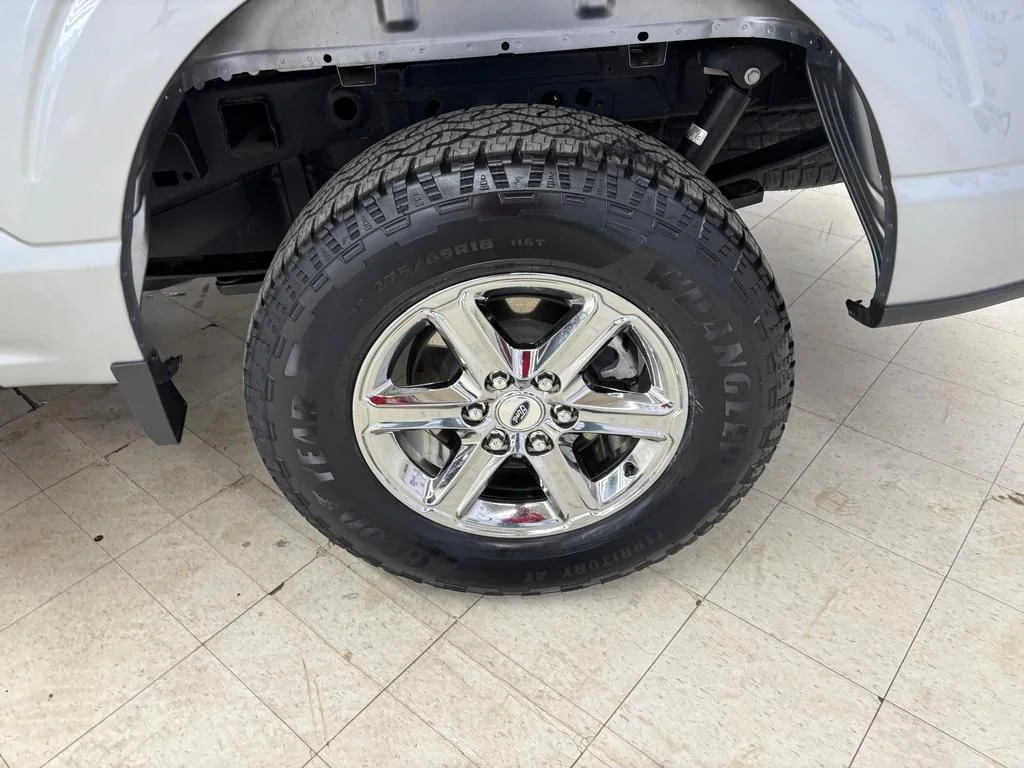 Used 2025 Silver Ford XLT image 27