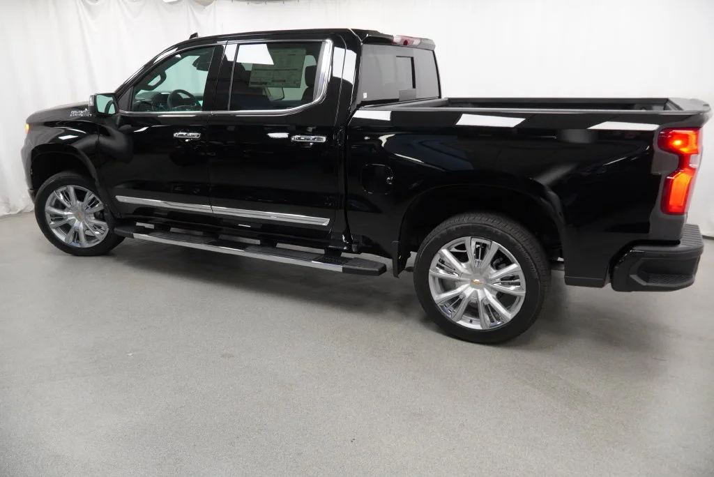 New 2026 Black Chevrolet High Country image 38