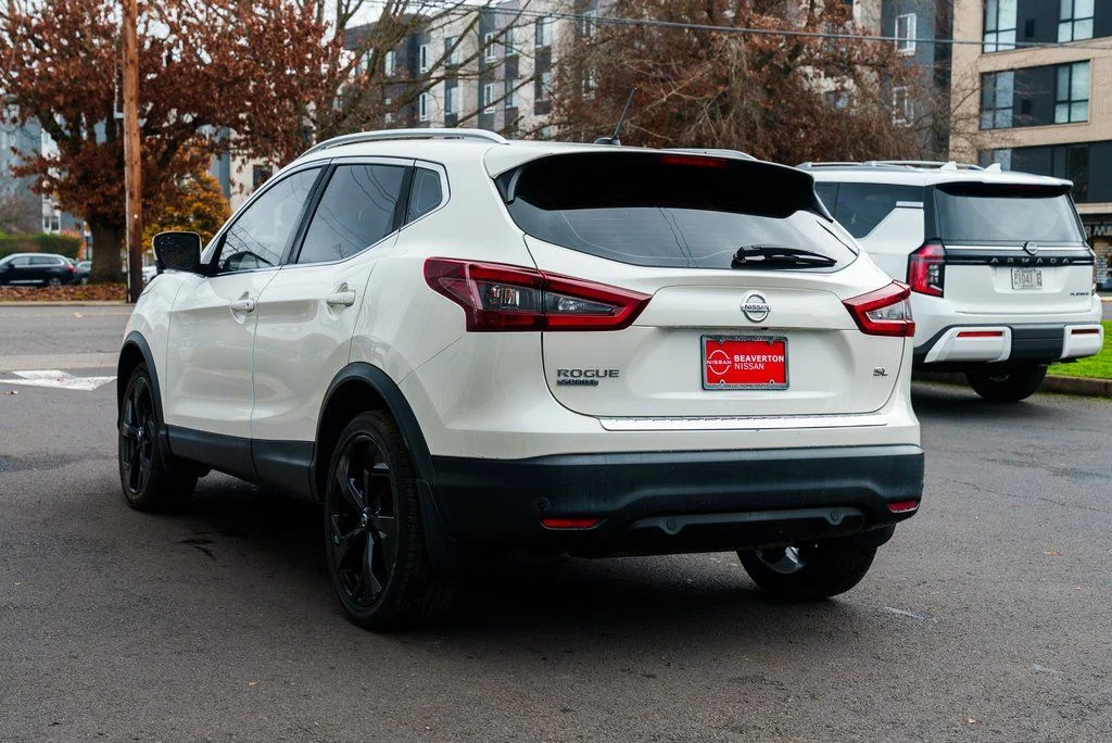 Used 2020 White Nissan SL image 4