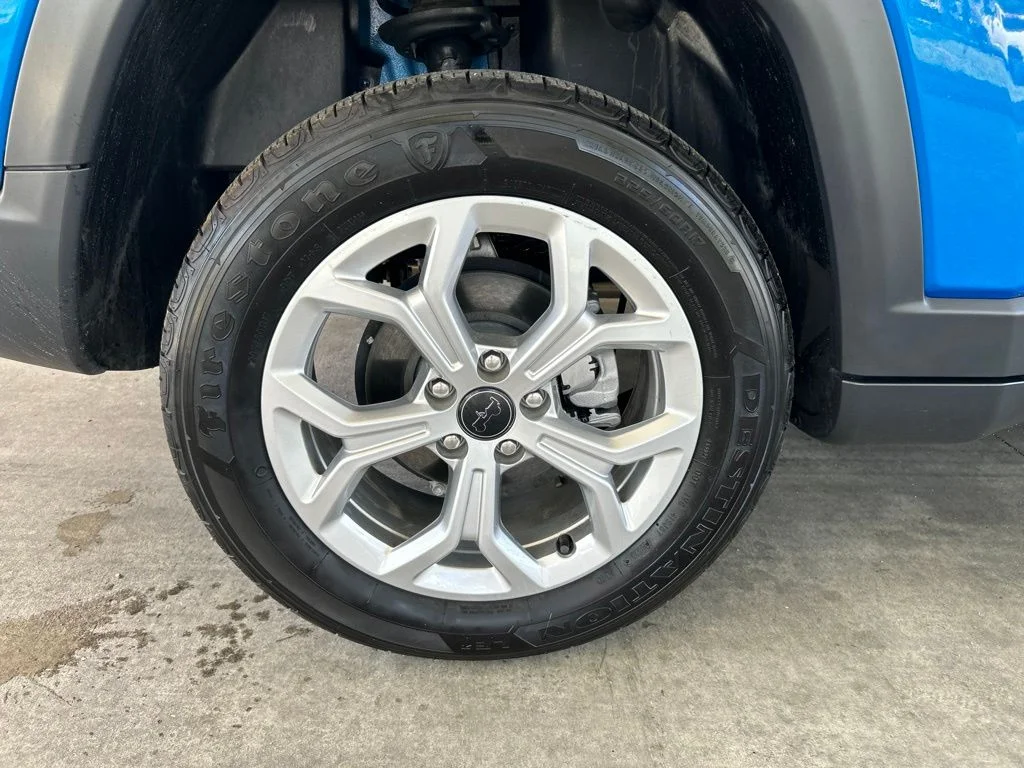 Used 2025 Blue Jeep Latitude image 21