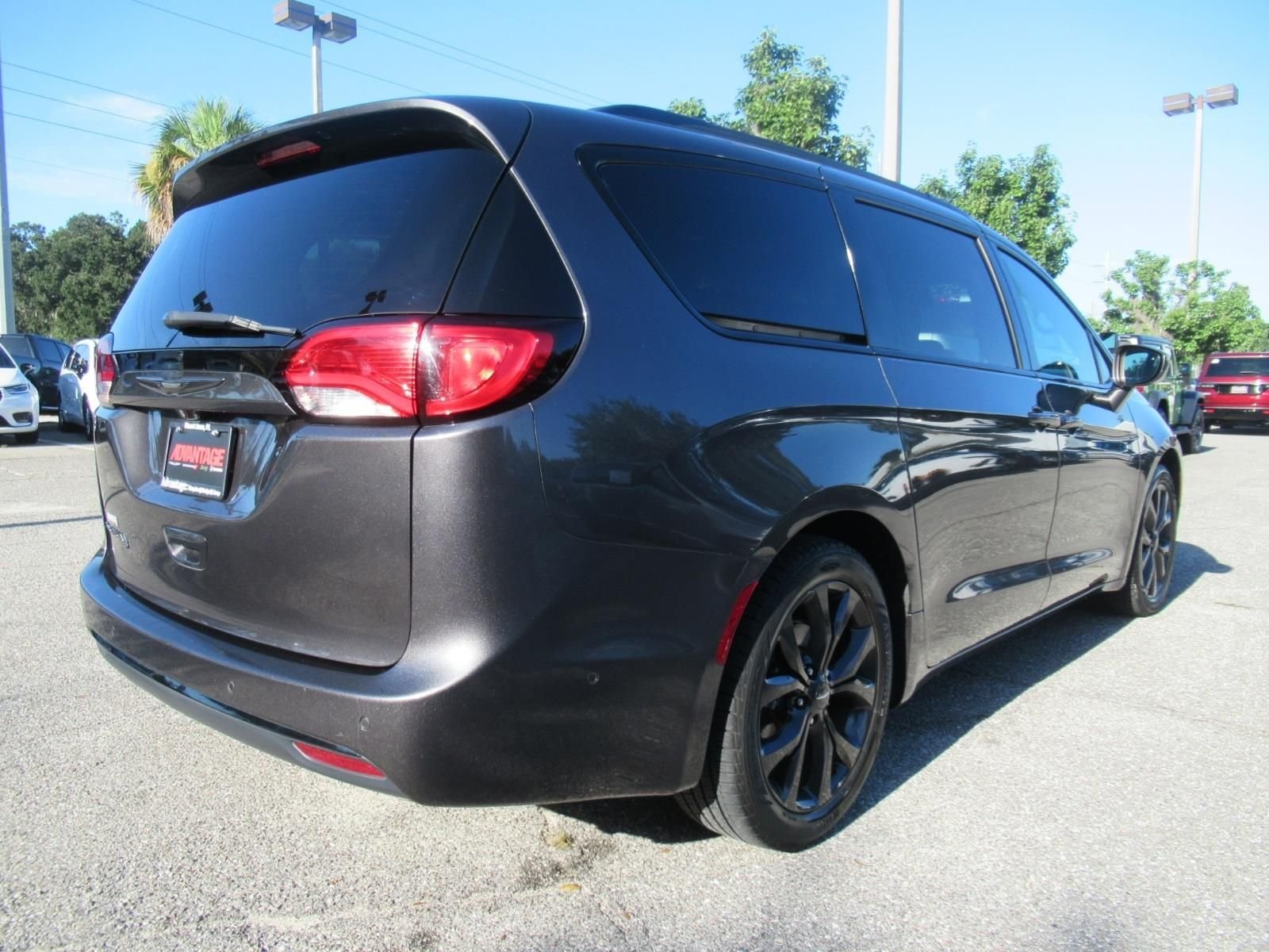 Used 2019 Gray Chrysler Touring Plus image 7