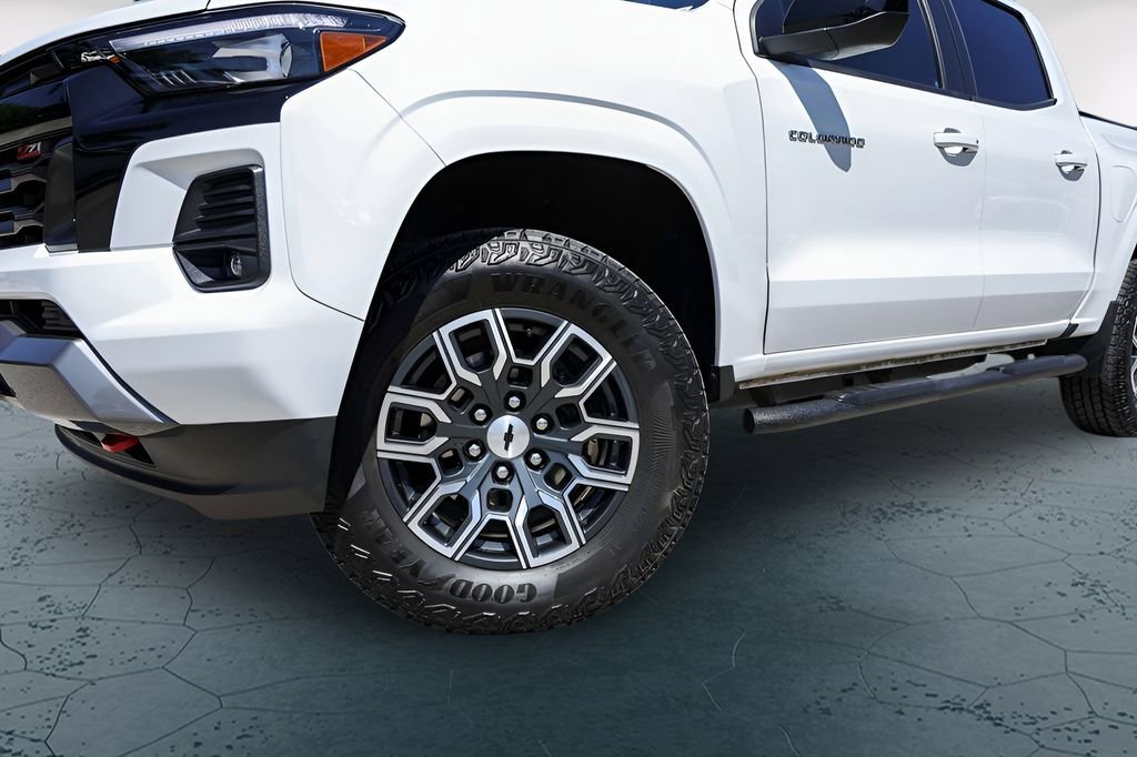 Used 2024 Summit White Chevrolet Z71 image 4