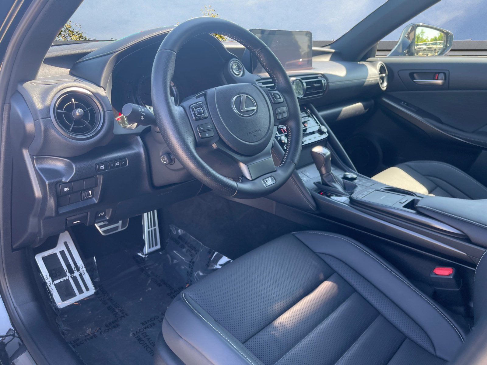 2025 Lexus IS 350 F SPORT - Photo 10