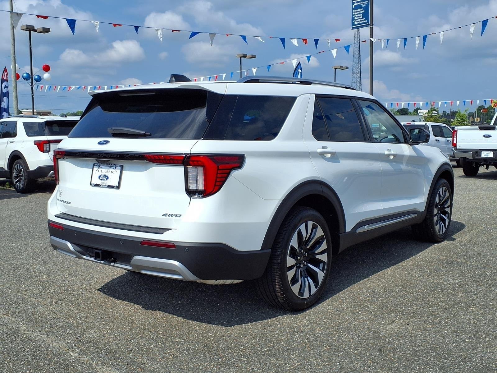 New 2026 Star White Metallic Tri-Coat Ford Platinum™ image 2