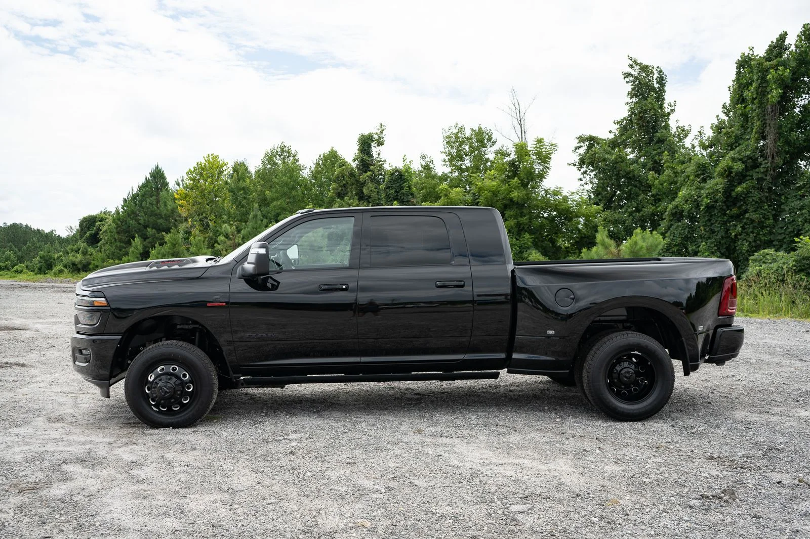New 2026 Diamond Black Crystal Pearl-Coat Exterior Paint RAM Laramie image 14