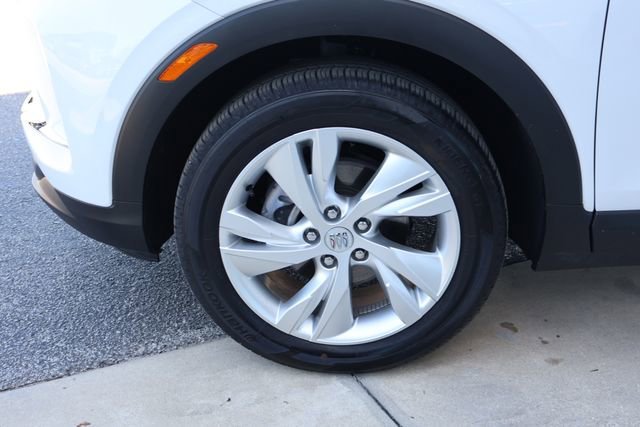 Used 2025 Summit White Buick Preferred image 11