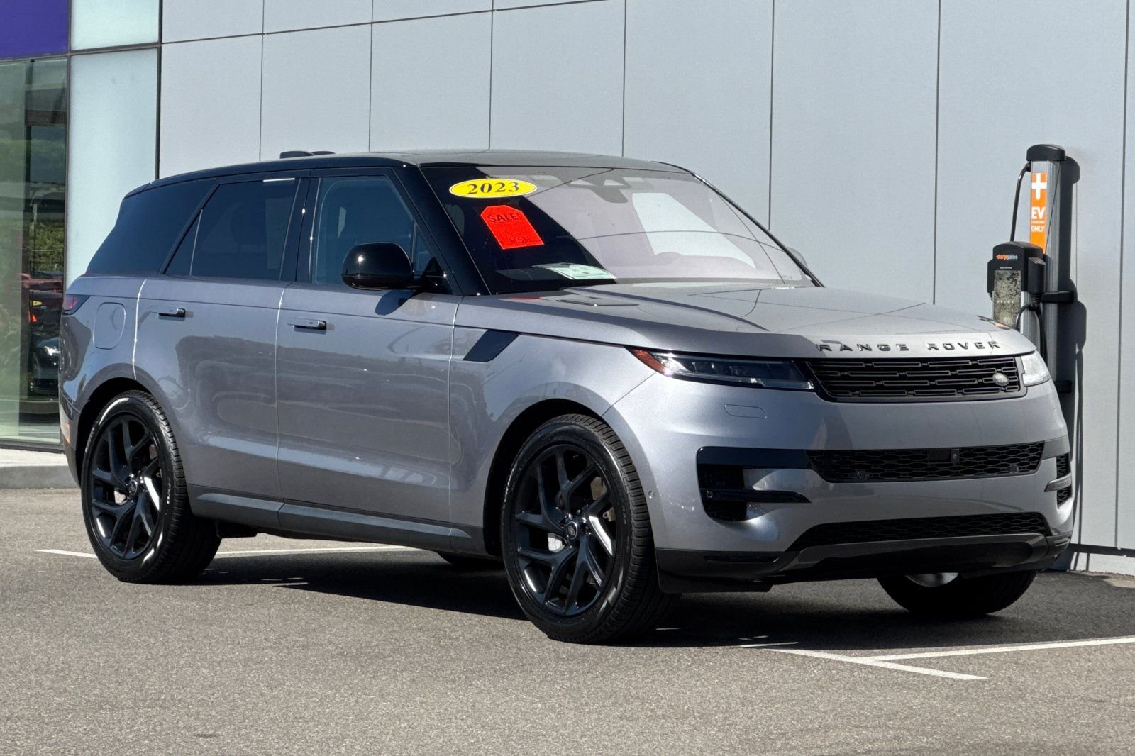 Used 2023 Gray Land Rover SE image 7