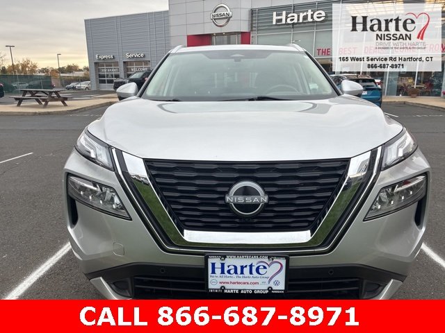 2023 Nissan Rogue Platinum photo 2