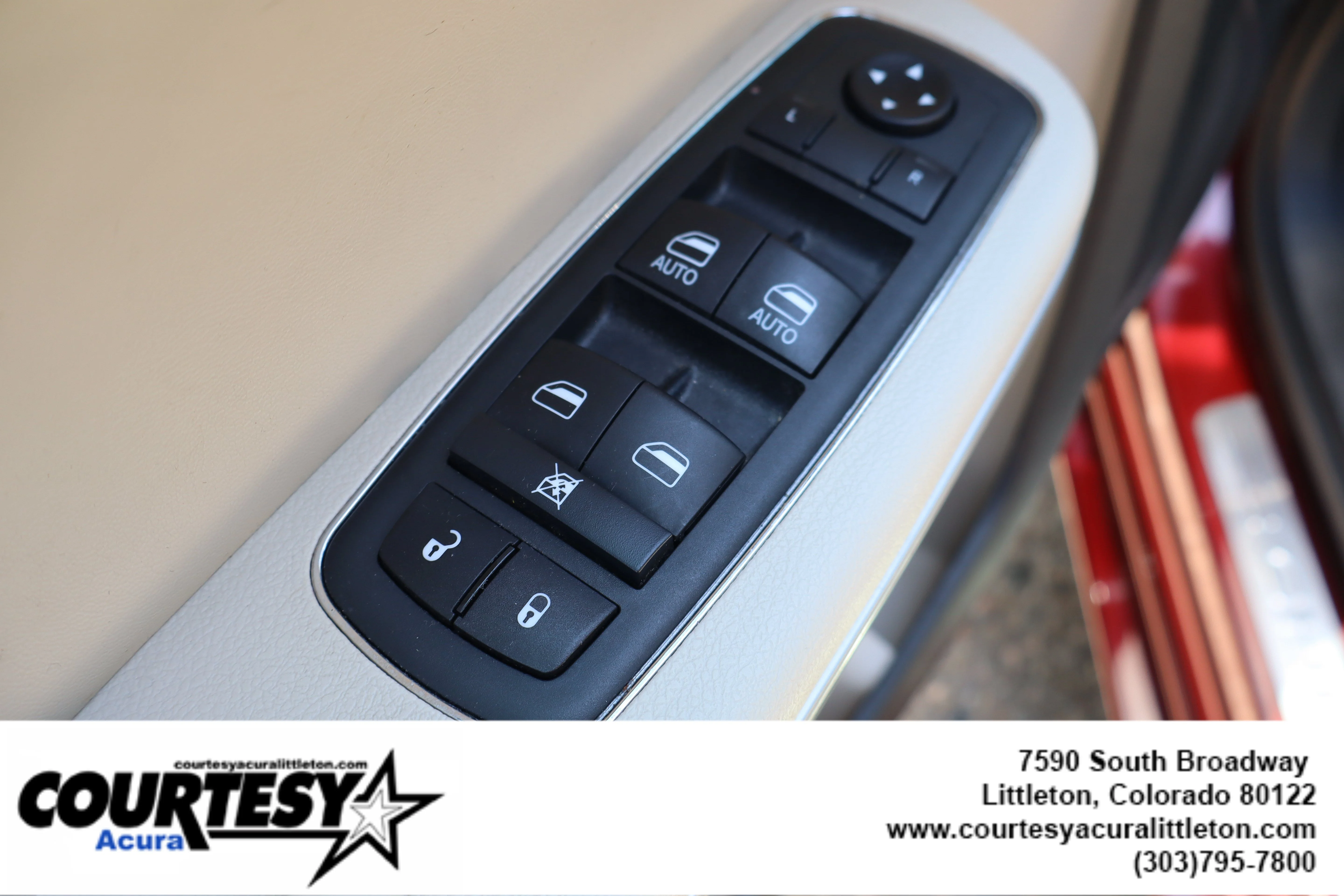 Used 2020 Velvet Red Pearlcoat Chrysler Limited image 23