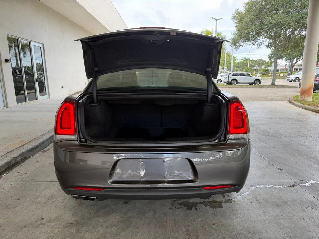 Used 2019 Gray Chrysler Touring image 31
