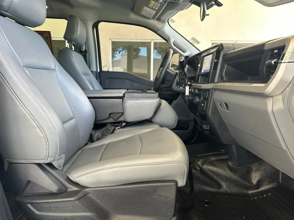Used 2025 White Ford XL image 21