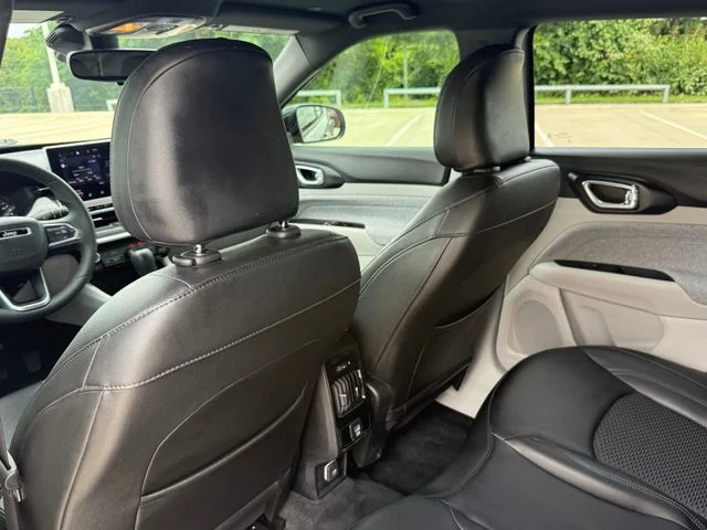 Used 2024 Gray Jeep Latitude image 27