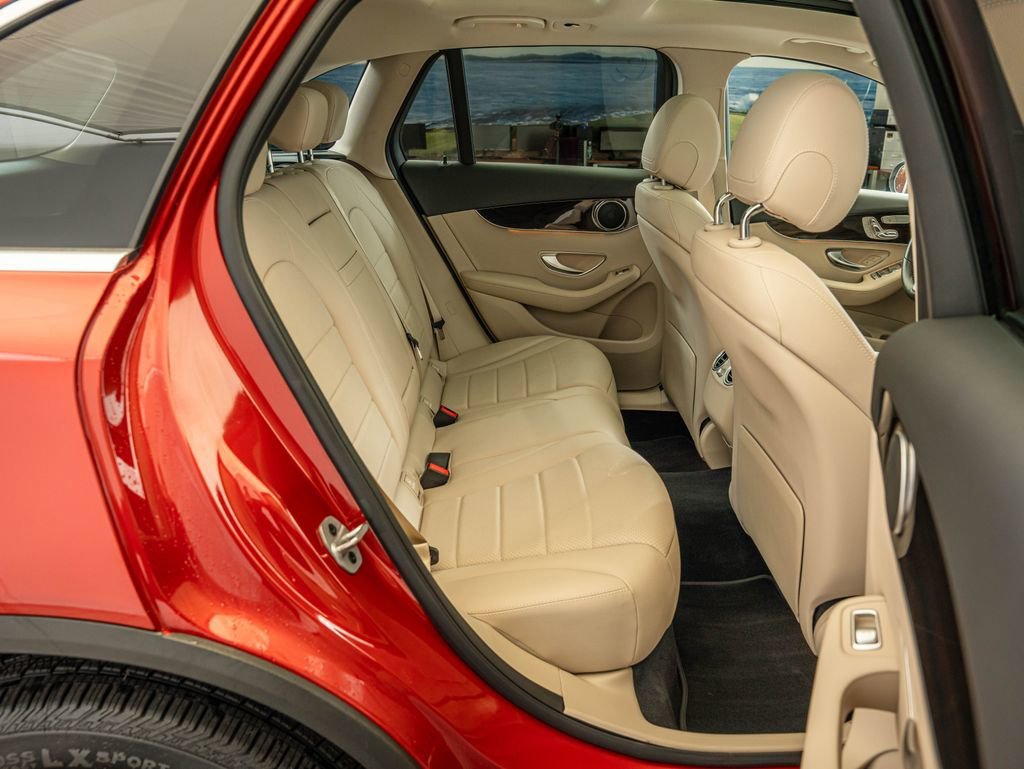 Used 2022 Manufaktur Cardinal Red Metallic Mercedes-Benz GLC 300 image 34