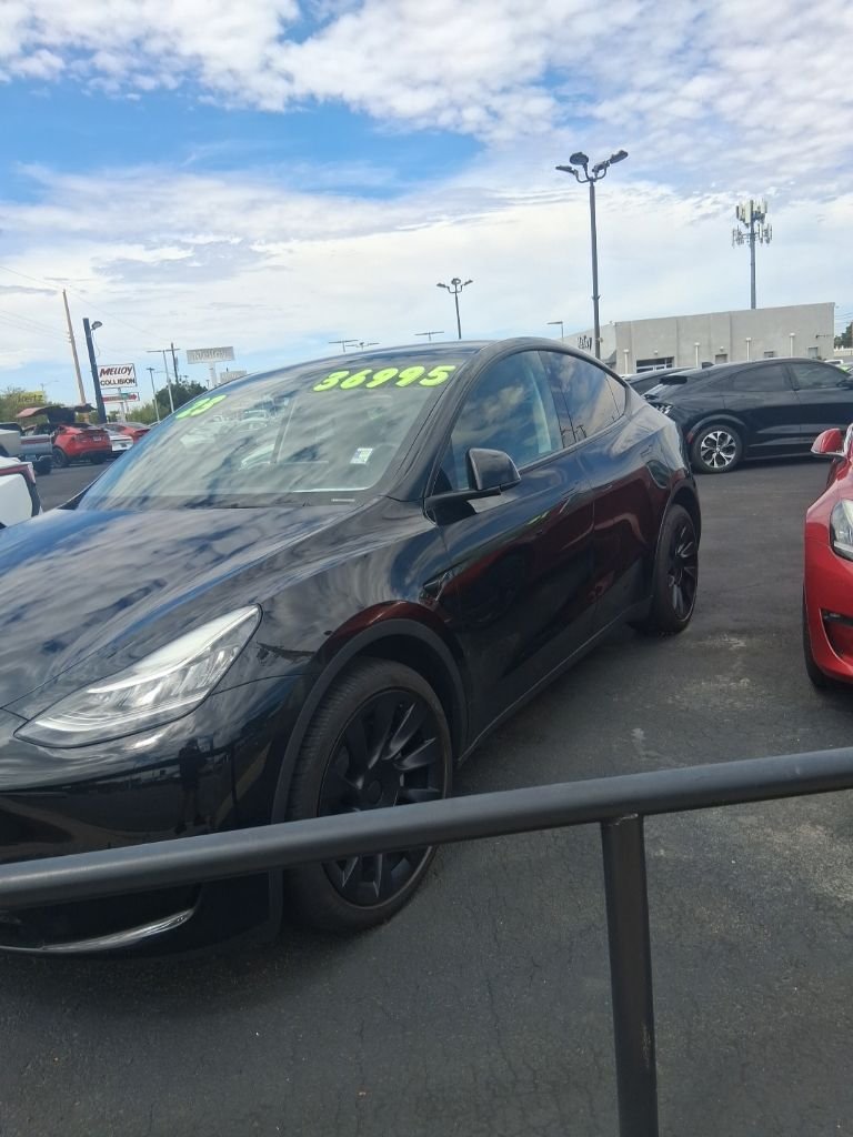 Used 2023  Tesla Long Range image 3
