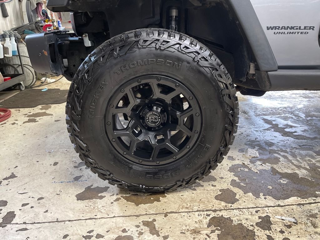 Used 2015 Silver Jeep Unlimited Rubicon image 11